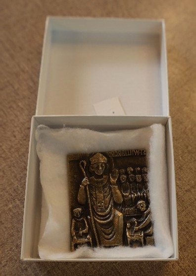 bisschoppelijke Willibrordpenning voor Henk van der Wal voor 51 jaar lange inzet parochie